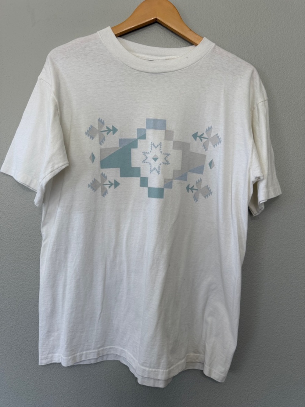 VTG Oneita Women’s White Short-Sleeve Graphic Tee XL Light Blue Tribal Motif‎
